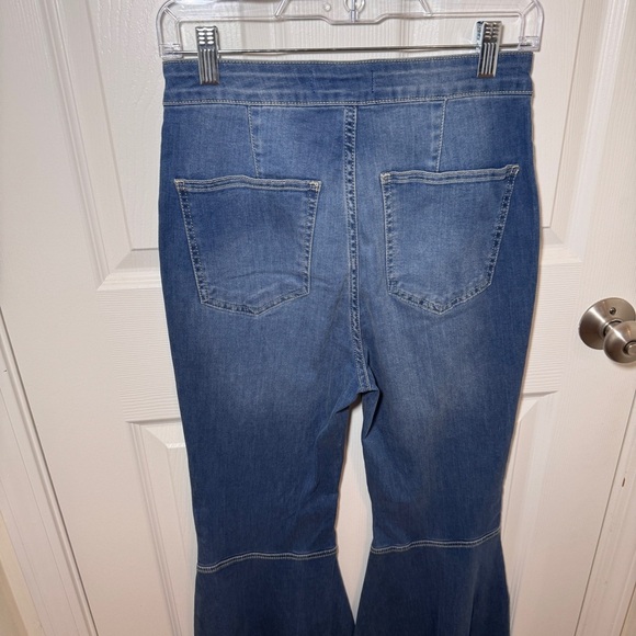 NWT We The Free Just Float On Flare Jeans - Picture 8 of 16